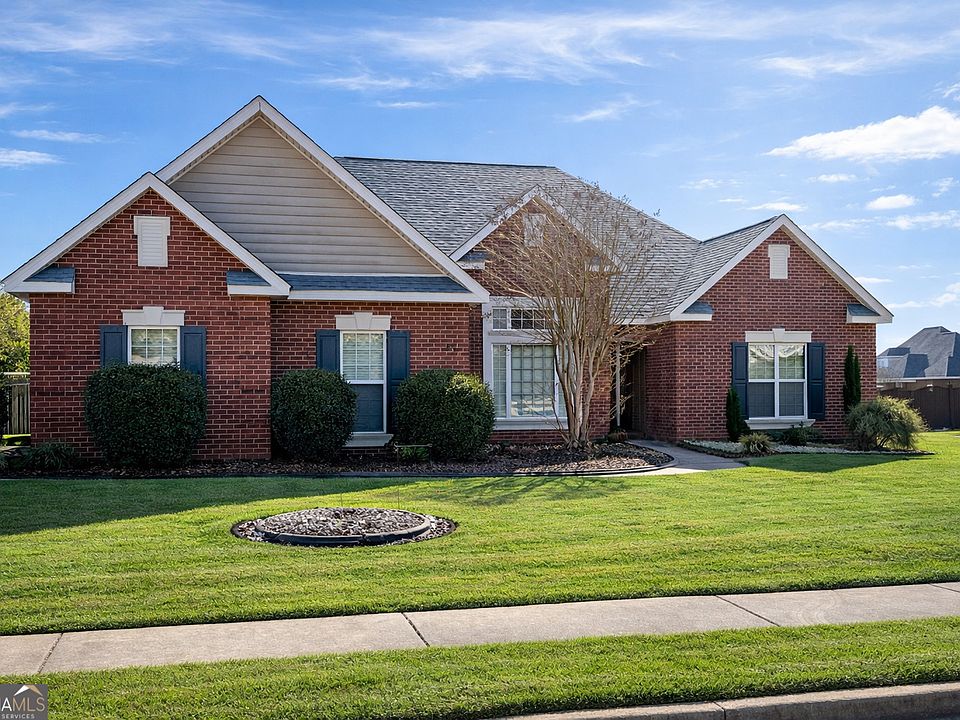 1st image of 104 Flora Cir
