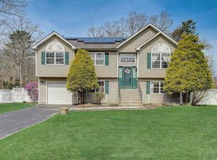 1 Kara Ct, Yaphank, NY 11980