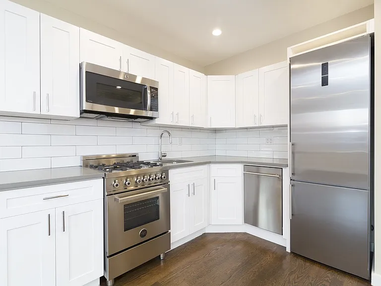 99 Suffolk St #8A — Photo 3
