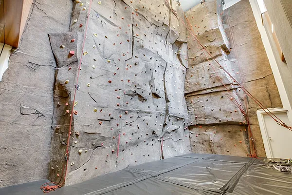 Rented by Compass | media 30