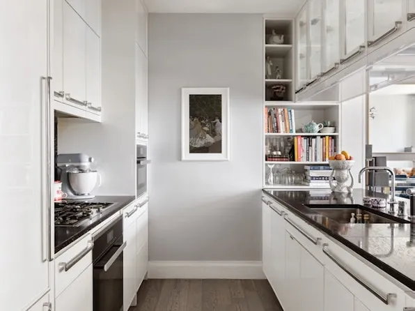 200 East 95th Street image 7 of 28