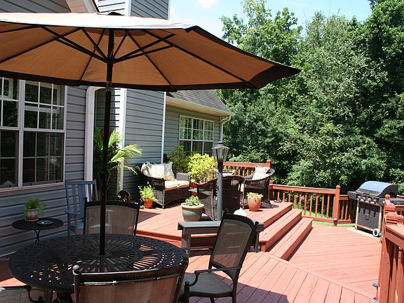 3rd image of 1056 Privet Way