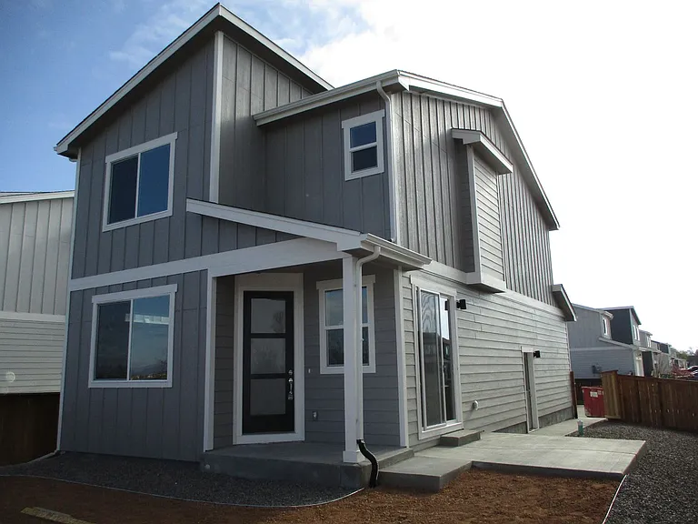 513 Hillsview Dr — Photo 1