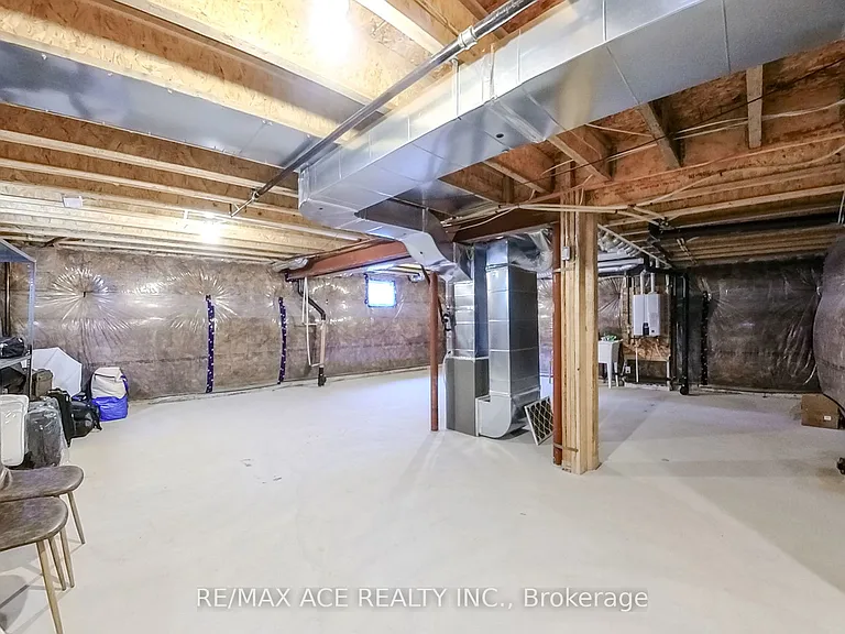 261 Marigold Ct — Photo 39