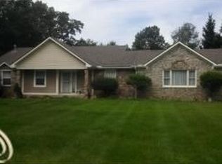 10015 Whipple Tree Ln, Clarkston, MI 48348