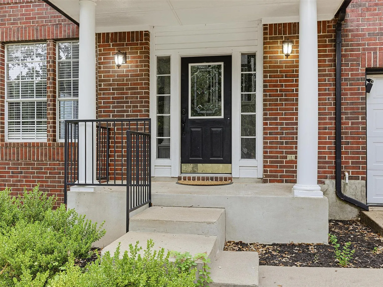 4 bed, 2.5 bath, 2769 sqft, $2,750 — Photo 2