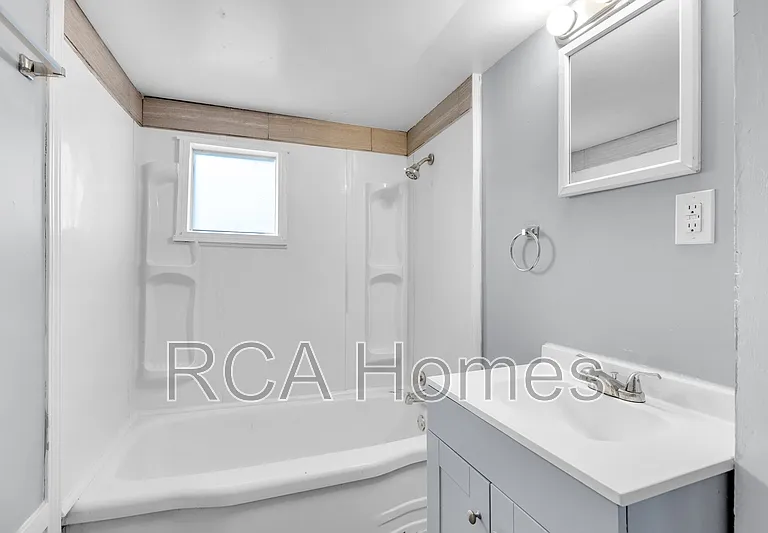 1358 N Gale St — Photo 9
