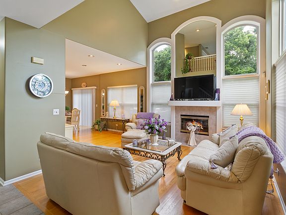 3rd image of 9237 Waterfall Glen Blvd