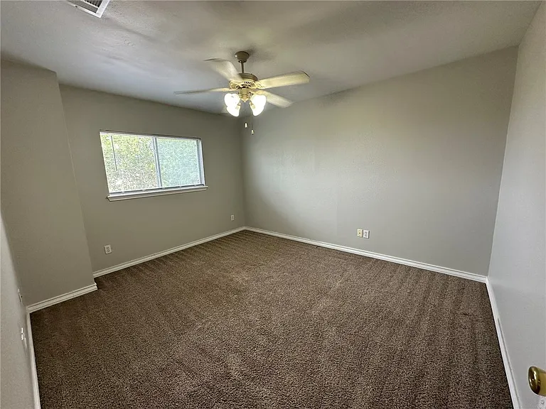 2112 Westwood Dr — Photo 8