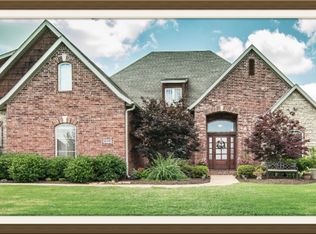 6106 S 27th St, Rogers, AR 72758