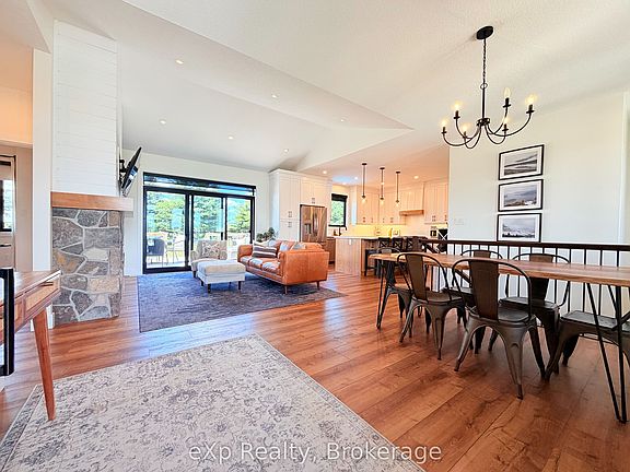 5th image of 21 Devinwood Ave