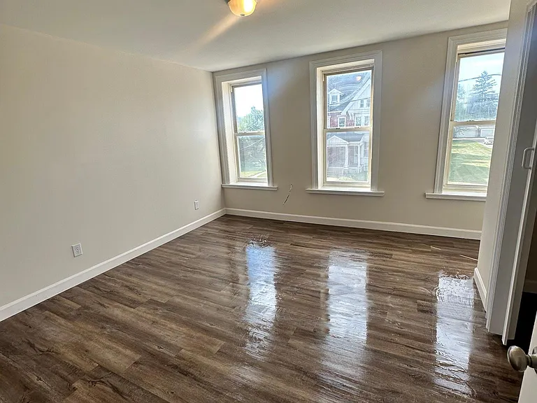 1615 W Market St #2 — Photo 3