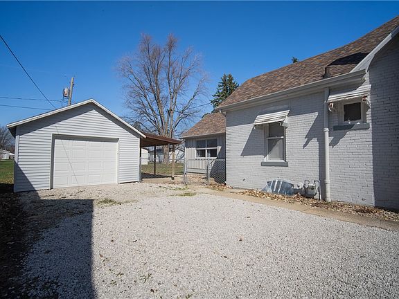 2nd image of 109 E 9th St