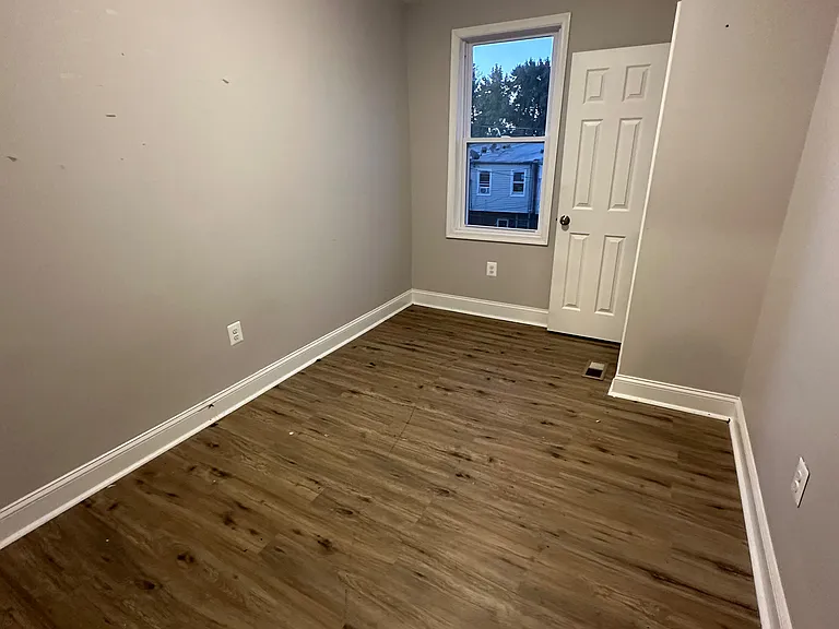 2725 E Chase St — Photo 13