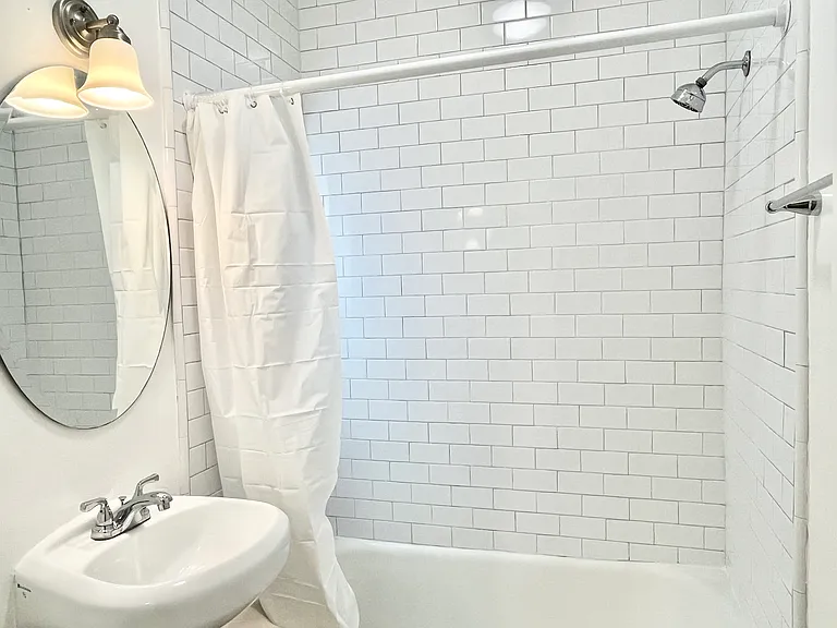 1154 N Formosa Ave — Photo 11