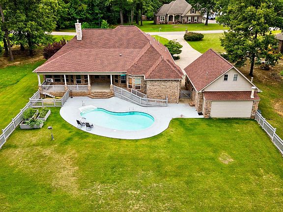 4th image of 149 Emerald Lake Dr
