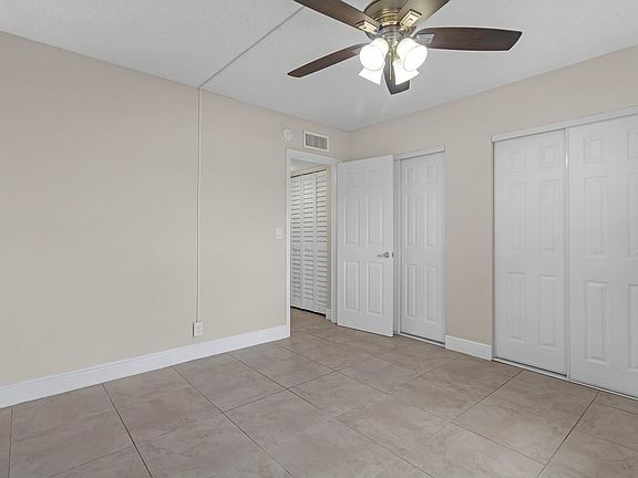 4th image of 520 NE 45th St APT 4