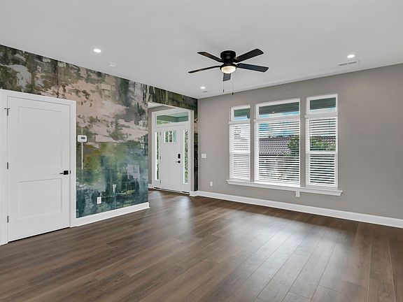 5th image of 2117 Waverly St