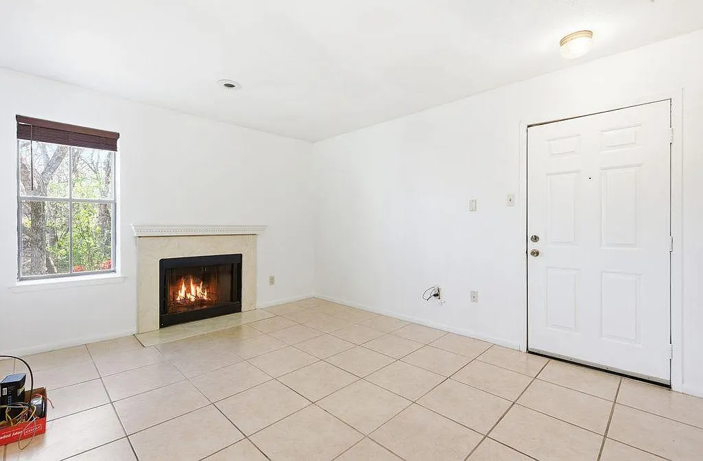 1 bed, 1.0 bath, 650 sqft, $900 — Photo 2
