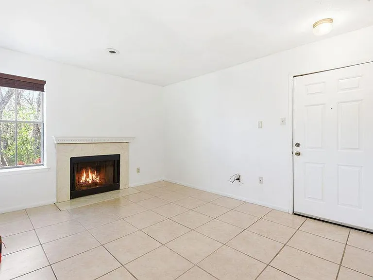 4500 E Oltorf St — Photo 2
