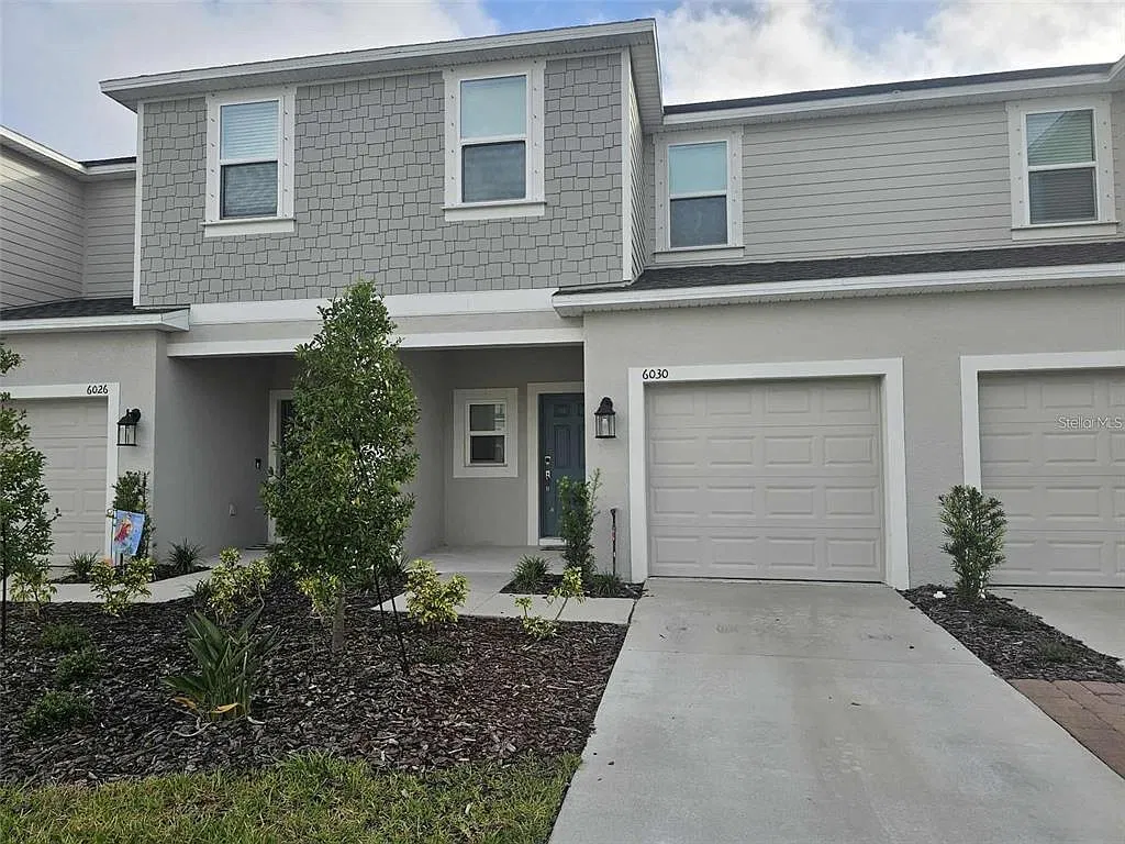 3 bed, 2.5 bath, 1382 sqft, $2,100 — Photo 2