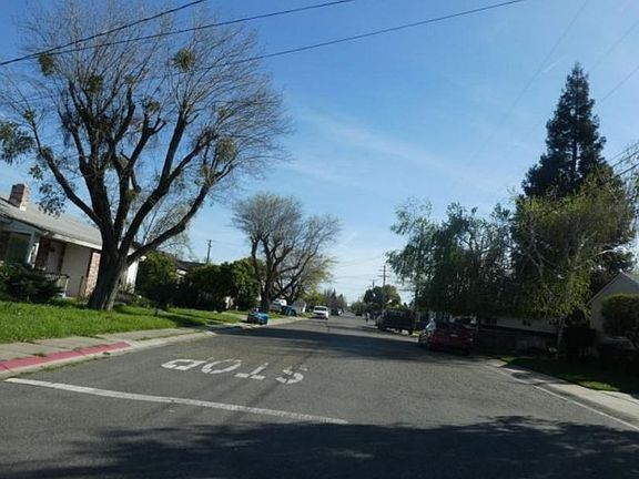Exterior Neighborhood (street photo)