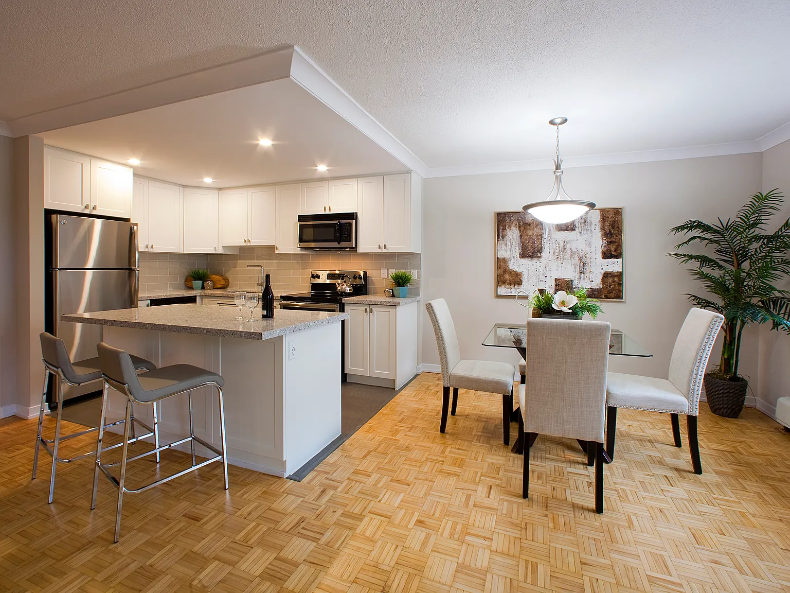 2300 Marine Drive Apartments — Photo 1
