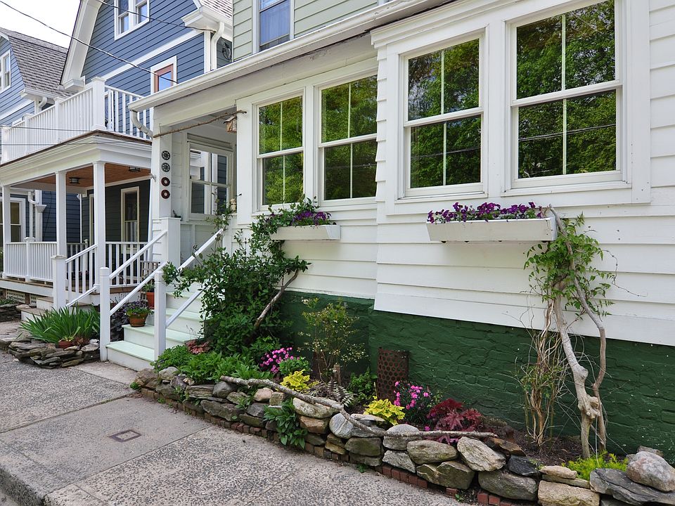 1st image of 10 Croton Pl
