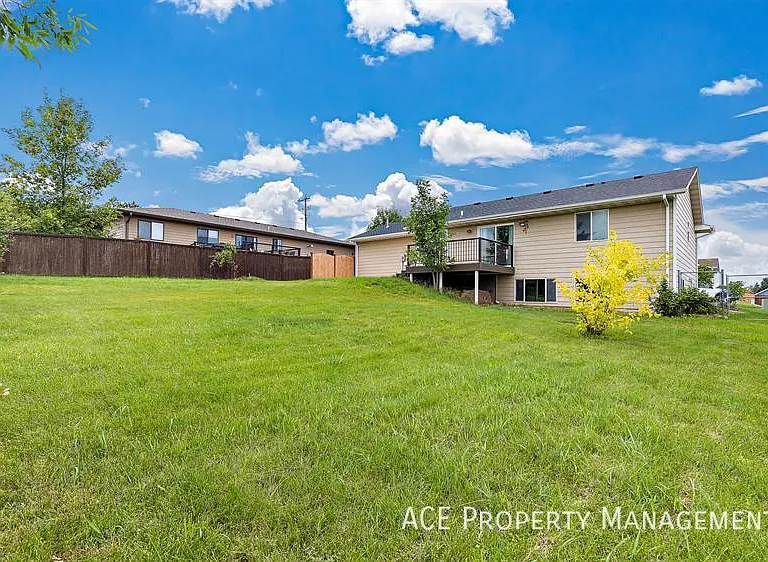 8563 Stables Dr — Photo 16