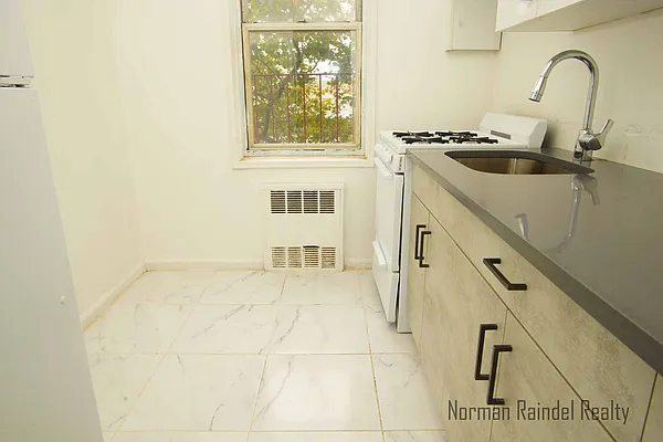 Rented by Norman Raindel, LREB | media 8