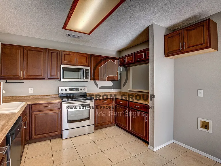 420 Revolution Ln — Photo 29