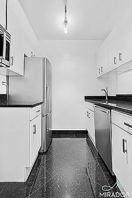 5th image of 145 W 67th St APT 35F