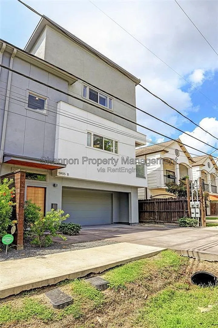 3 bed, 3.5 bath, 2416 sqft, $2,975 — Photo 2