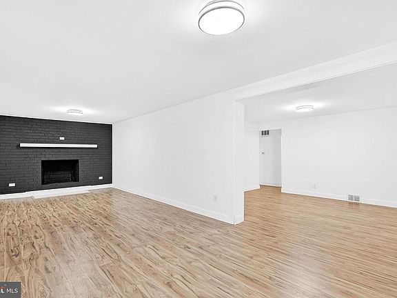 4th image of 4004 Oak St