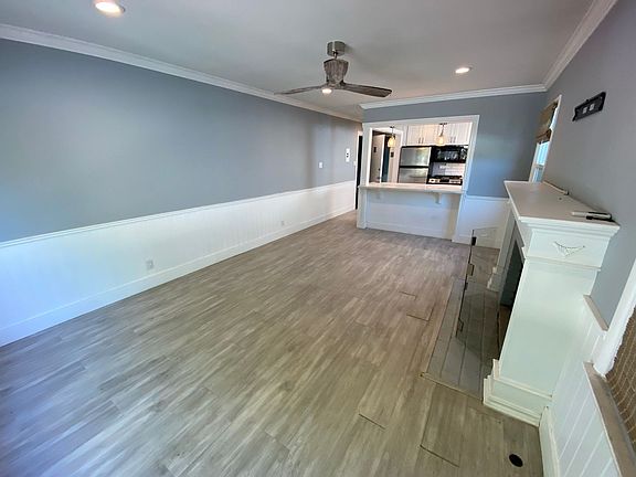 3rd image of 1609 E Balboa Blvd APT B