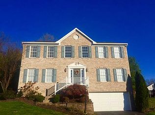 6017 Hawthorn Dr, Coraopolis, PA 15108