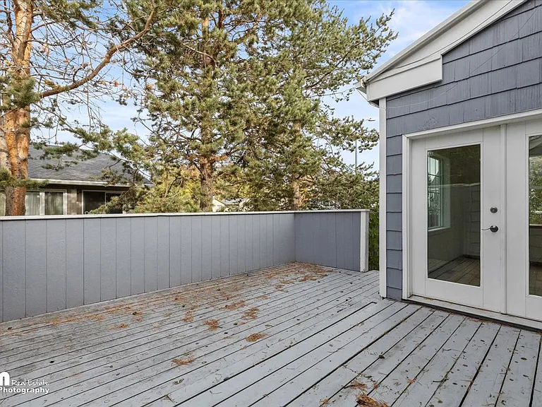 1831 Commodore Dr — Photo 19