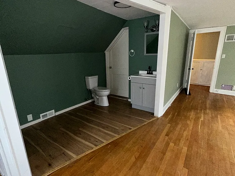 Upstairs Bathroom/Room