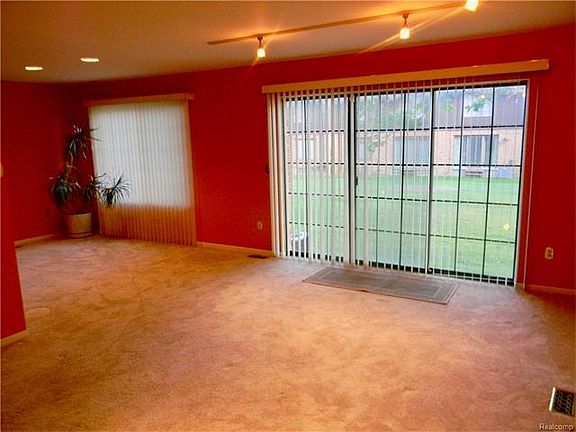 5th image of 26800 Summerdale Dr #1