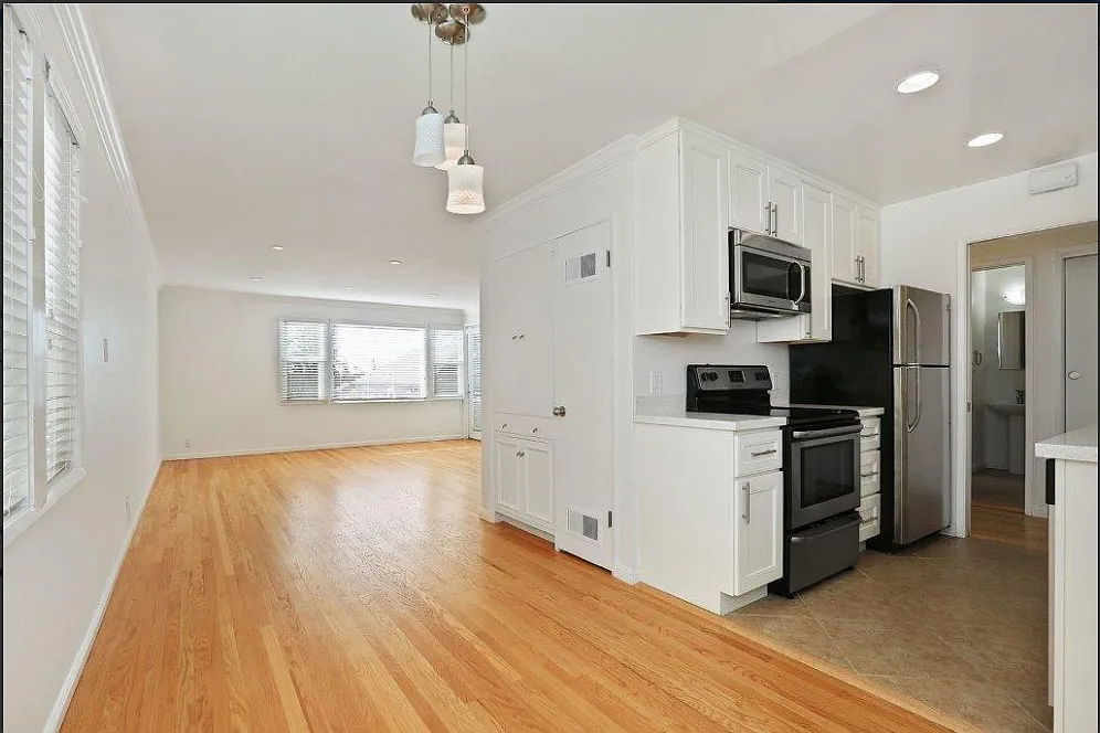 311 Lester — Photo 4