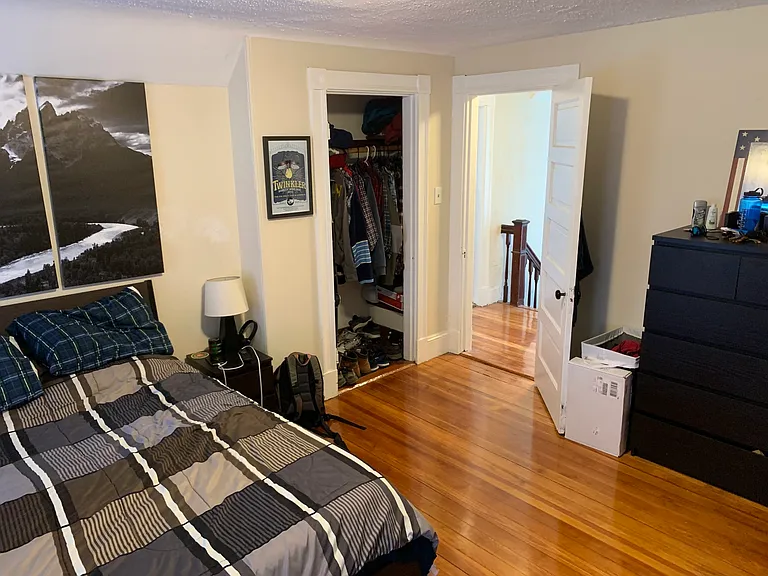 1081 Broadway — Photo 18