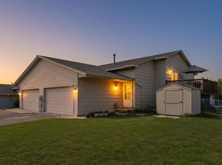 7194 Upper 17th St N, Oakdale, MN 55128