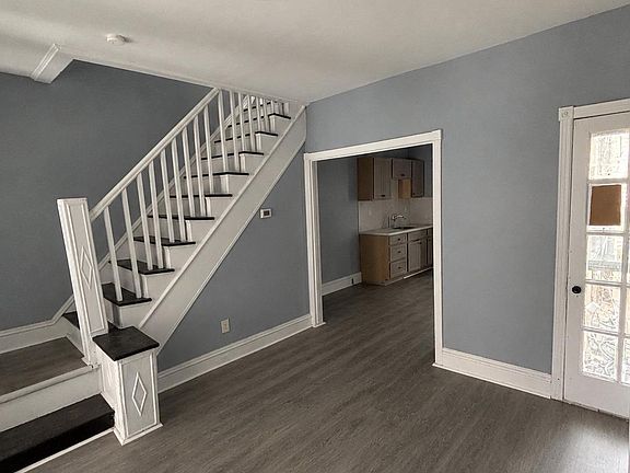 4th image of 611 E Wishart St