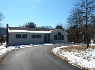529 Creek View Ln, Brodheadsville, PA 18322