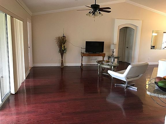 5th image of 2130 NE 35th St