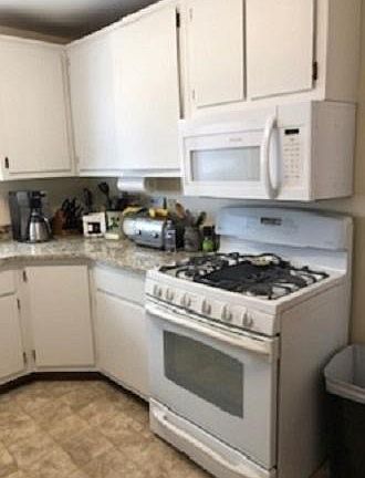 duel fuel stove and new microwave and new floors