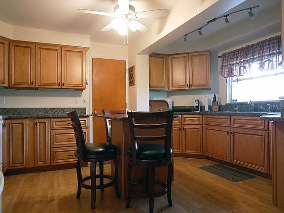 4th image of 326 Sunny Ln