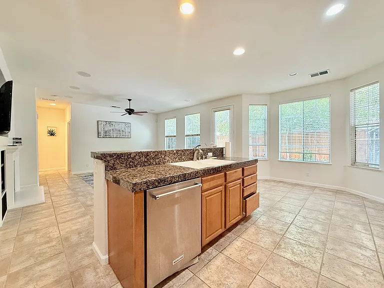 863 Dederick Ct — Photo 19