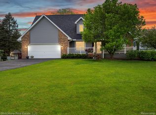 1633 Wild Cherry Ln, Lapeer, MI 48446