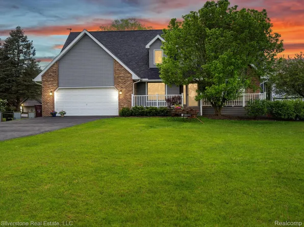 1633 Wild Cherry Ln, Lapeer, MI 48446